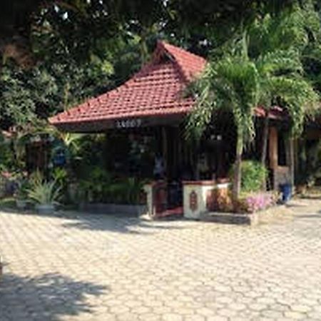 Hotel Nirwana Situbondo Redpartner Banyuanget Extérieur photo